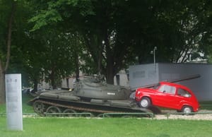"Fićo gazi tenka" već 14 godina: Crveni Fićo kao simbol otpora