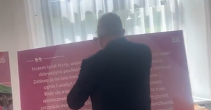 Zašto je jedan član poljskog Parlamenta trajno izbačen?