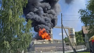 Požar u tvornici kod Daruvara: Vatrogasci spriječili katastrofu u skladištu s kemikalijama