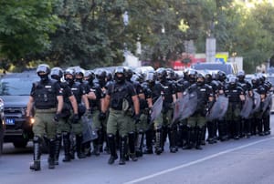 Analiza njemačkih medija: "Policija u Srbiji je iscrpljena i ponižena, autokracija se ljulja"