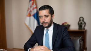 Velika policijska akcija u Srbiji: Uhićen bivši ministar Tomislav Momirović, raspisana tjeralica za Vesića